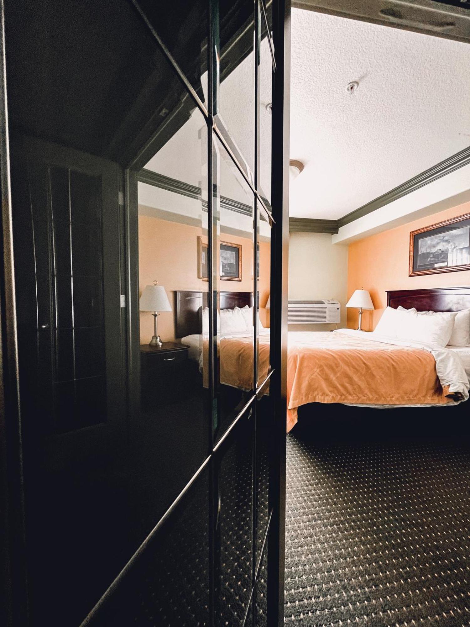 Quality Inn & Suites Hinton Εξωτερικό φωτογραφία