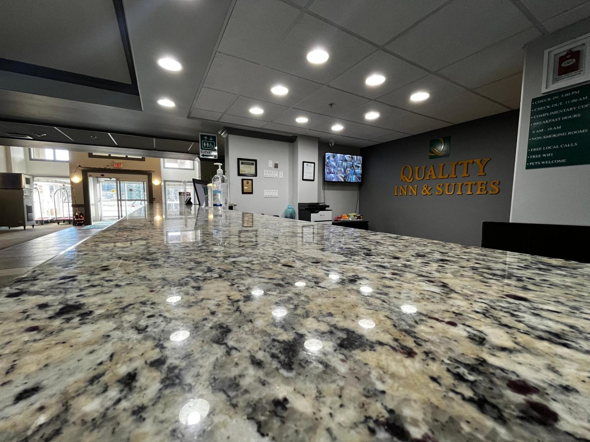 Quality Inn & Suites Hinton Εξωτερικό φωτογραφία