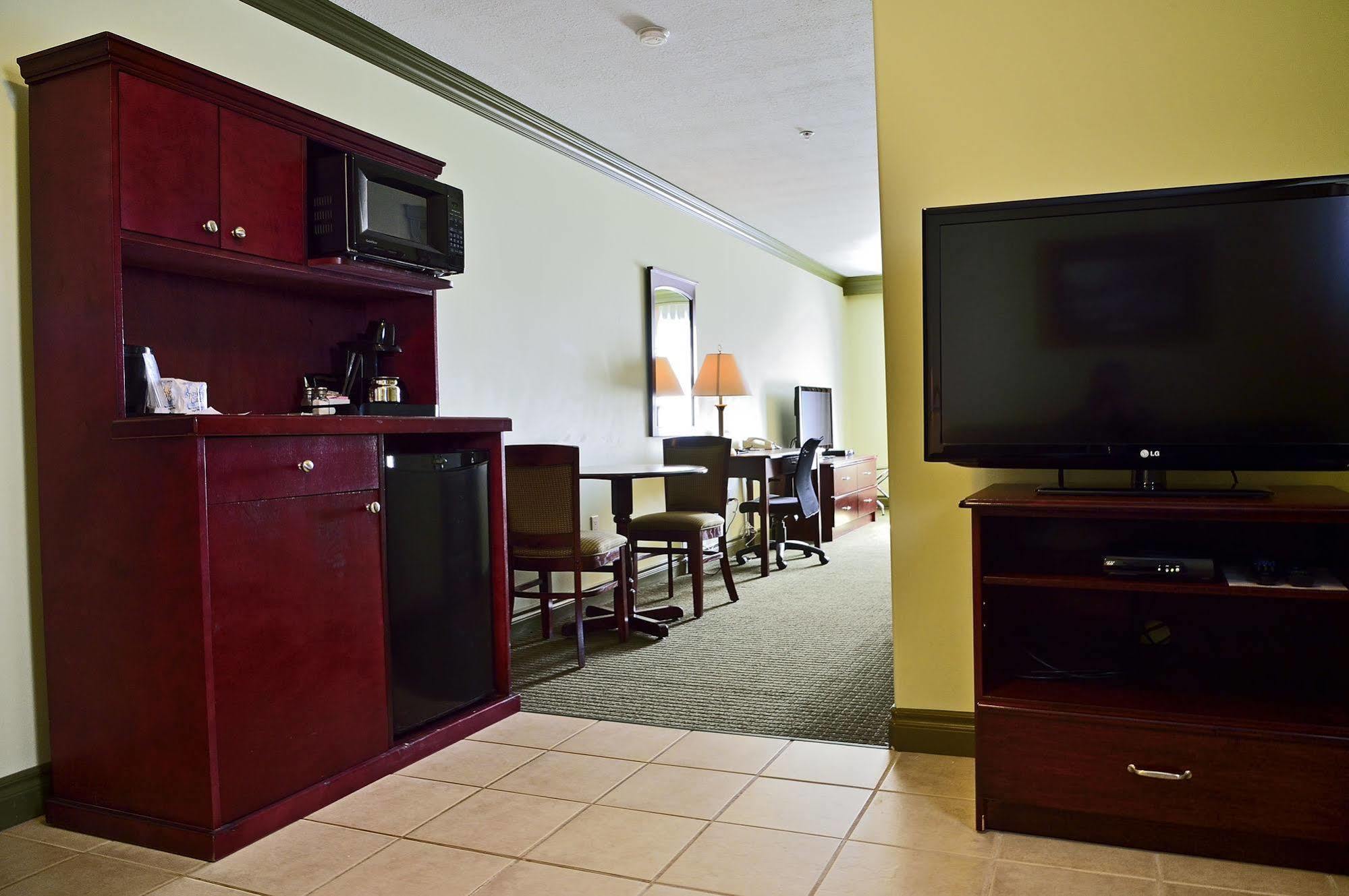 Quality Inn & Suites Hinton Εξωτερικό φωτογραφία